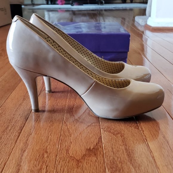 Madden Girl Nude Pumps - Picture 2 of 6